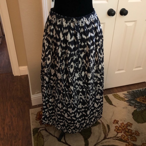 Black and white long skirt - Picture 1 of 2